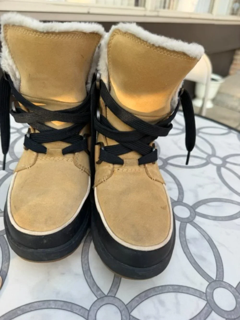 Used Sorel women boots in size 8 Water Proof Snow Rain Boots for Winter